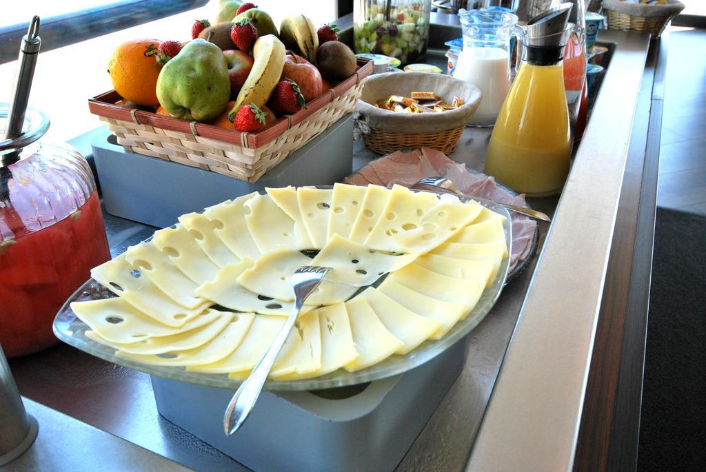 Hotel De Loire Et Restaurant Les Bateliers Trelaze Экстерьер фото