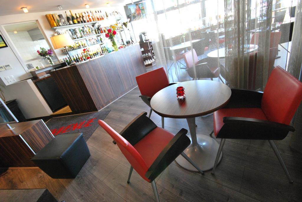 Hotel De Loire Et Restaurant Les Bateliers Trelaze Экстерьер фото