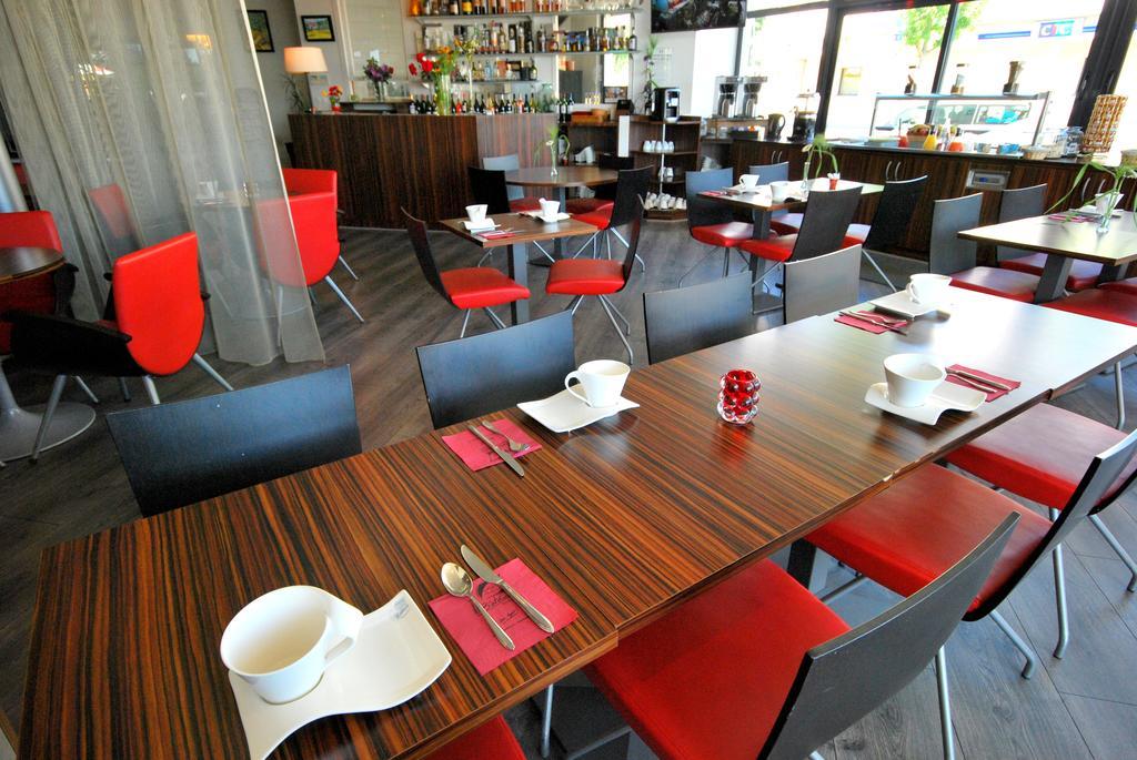 Hotel De Loire Et Restaurant Les Bateliers Trelaze Экстерьер фото