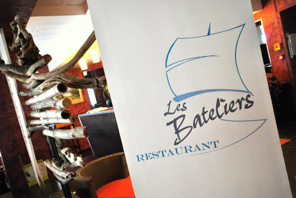 Hotel De Loire Et Restaurant Les Bateliers Trelaze Экстерьер фото