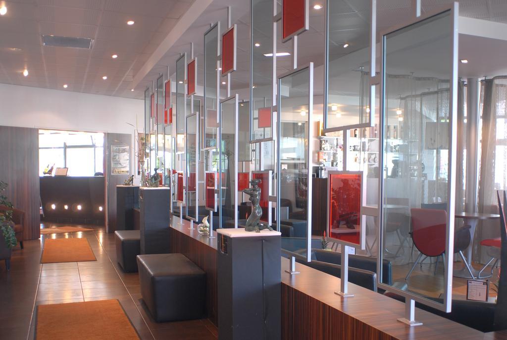 Hotel De Loire Et Restaurant Les Bateliers Trelaze Экстерьер фото