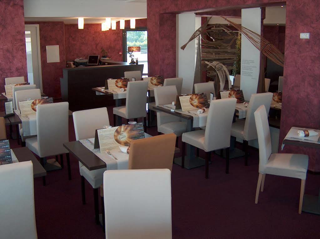 Hotel De Loire Et Restaurant Les Bateliers Trelaze Экстерьер фото